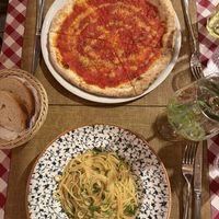 Marinara pizza, garlic and chlli pasta  at Canto del Ramerino in Florence