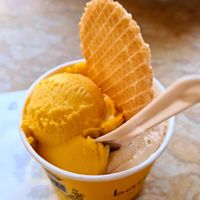 Mango and banana at Eiscafé Bassano in Bamberg