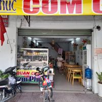 Looking in at Quán Chay Tâm Phuc in Ho Chi Minh City