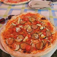 Vegetable pizza without cheese at Pizzeria pr'Andreju in Nova Gorica