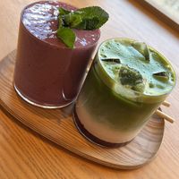 Acai Smoothie & Strawberry Matcha Latte   at TA COFFEE CO in Oranienburg