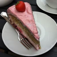 strawberry cake at Vegan Restoran V in Tallinn