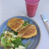 panini bombay 13,90€ and pink pitaya smoothie at Plazores Café & Bar in Diez