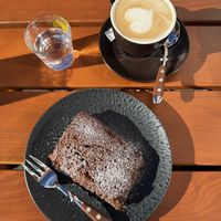Veganer Brownie & Kaffee mit Oatly  at Belle Epoque - Bistro + Cafe in Ehrwald