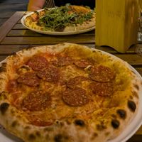 Pizza Salami und Pizza Rucola at volare in Leipzig