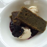 Matcha green tea cake with coconut icecream at Gare du Nord in Rotterdam