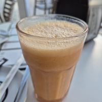 Vegan smoothies with oat milk at Café Salvador in Lisboa