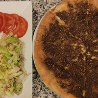 falafel teller & zatar pizza at Big Joe Falafel in Linz