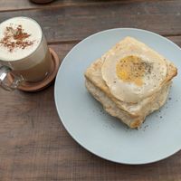 Capuccino com Croque Madame at Experimentalis - Boulangerie & Viennoiserie in Rio De Janeiro