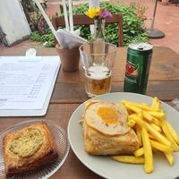 Croque madame e danish de ricota com espinafre at Experimentalis - Boulangerie & Viennoiserie in Rio De Janeiro