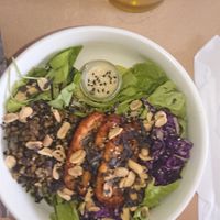 Asia tempeh bowl at PURA in San Isidro