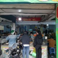 Looking in at Cơm Chay Diệu Huyền in Ho Chi Minh City