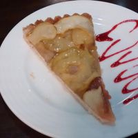 Vegan appel pie at Caprice Cafe in Paris