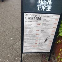Sign with vegan options listed on the left side. at Mindbjergs in Nykobing