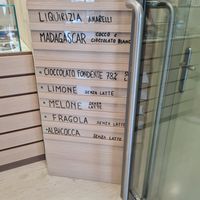 Vegan flavours are labelled as "without milk" at Gelateria Antica Porta in Cittadella