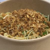 Mumbai noodles without eggs with fried onions  at Vientian wok bar Eger in Eger