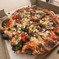 Pizza faite les vendredi d’été sur four à bois  at Pittnik in Bromont