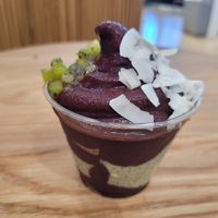 Açai bowl with matcha chia pudding, kiwi, and coconut flakes at Oakberry - Storgata in Oslo