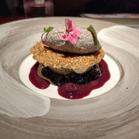 Mohnküchlein mit Heidelbeerkompott, Creme, Sesam-Cracker und Mohnsorbet at lara  in Vienna