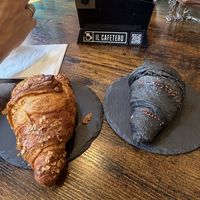 Carotti e agrumi (left) nera more (right)  at il cafetero  in Lombardia