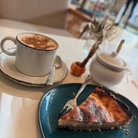 Pumpkin Spice Latte mit Hadermilch und glutenfreier, veganer Cheesecake ✨  at Velldone Café in Bad Sackingen