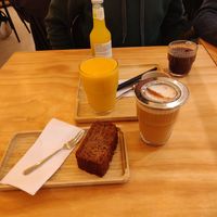 Chai latte, mango smoothie, and banana bread at Dille & Kamille  in Eindhoven