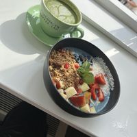 Ocean Bowl and matcha latte with pea milk  at Lykke Grosse in Flensburg