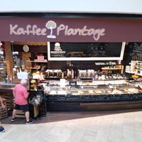 Shop front (vegan options in the middle of the display case) at Kaffee Plantage  in Niederösterreich