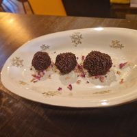Trufes veganes at Noush Barcelona in Barcelona
