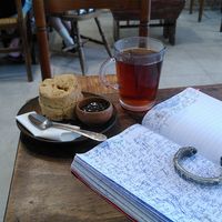 Scone avec confiture et thé (cahier d'écriture...) at VESTIGES in Paris