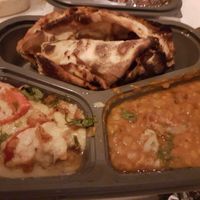 Knoflook naan, unchicken safeda, dal at Veggiesaurus in The Hague