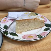 Veganer Zitronenkuchen 🌱  at Second Home Café  in Braunschweig