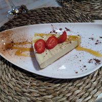 Tarta de queso de aguacate y lima at Terralma Cocina Viva in Madrid