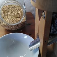 Breakfast: you can grind your own oats freshly at Naturkost-Hotel Harz in Bad Grund