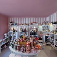 Store inside at Nellys Karameller  in Gothenburg