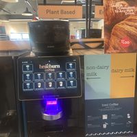 Ein eigener Oatmilk-Kaffeeautomat mit vielen Kaffeespezialiten  at The Bakewell in Dublin