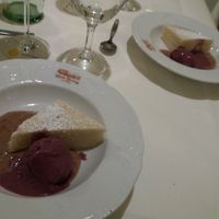 Biscuit mit Beereneis at Hotel Nicolay in Zeltingen-rachtig