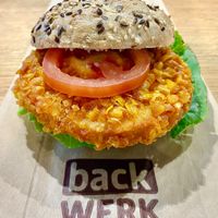 Crunchy vegan chicken roll at backWERK - Jannowitzbrücke in Berlin