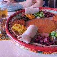 Vegan combi and mango juice at Injera Eritrean und Ethiopian Restaurant in Hamburg