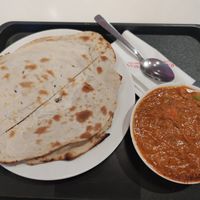 Plain Naan and vegetables at Saravana Bhavan - Suria KLCC in Kuala Lumpur