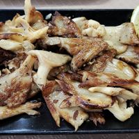 Setas a la plancha at Bar-Sidrería La Amistad in Llanes