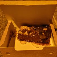 Barreta de xocolata farcida de torró (empaquetada per a emportar-se-la i menjar fora del local) at Desoriente - Granados in Barcelona