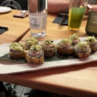 Futomaki crujiente relleno de queso crema, acabado con brunoise de calabacín  at Desoriente - Granados in Barcelona