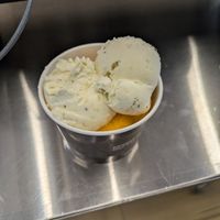 Kiwi and Sanddorn: 4/5 at Sen&Ben Eiscafe in Berlin