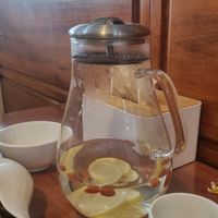 Complimentary tea at Shuiying Sky Su Restaurant - 水映天空素餐厅 in Chengdu