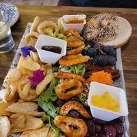 Bread and crackers not good, everything else was good. The platter was 30 euros, so maybe expensive for what you actually get on it. You can see it yourself in the picture at Bubita Bar in Barcelona