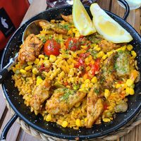 Vegalenciana (Paella with vegan chicken) at Bubita Bar in Barcelona