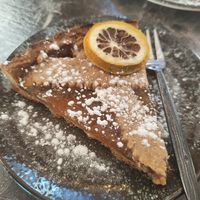 Pie de manzana at Bubita Bar in Barcelona