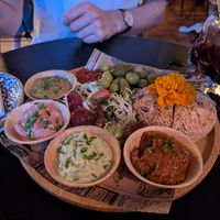 "Bubita dips" with curry, hummus, edamame-guacamole & tomato paste at Bubita Bar in Barcelona