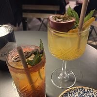Peach ice tea and passionsfruit mocktail at Bubita Bar in Barcelona